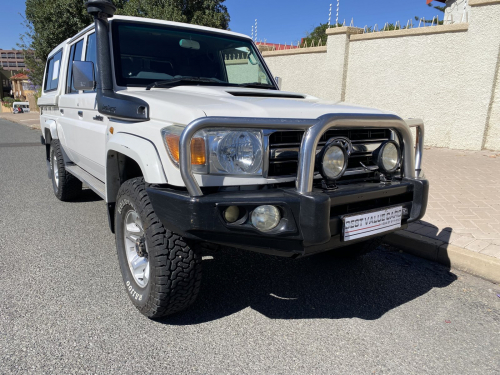 Toyota Land Cruiser V8 Diesel 4.5lt Dcab 4x4 in Namibia