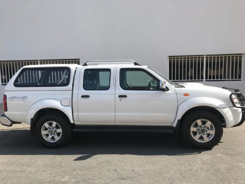 Nissan NP300 2.5 Tdi Dcab 4x4 in Namibia