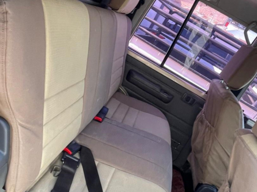 Toyota Land Cruiser V6 DCab 4x4 in Namibia