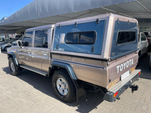 Toyota Land Cruiser V6 DCab 4x4 in Namibia