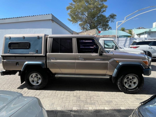 Pre-owned Toyota Land Cruiser V6 DCab 4x4 for sale in 