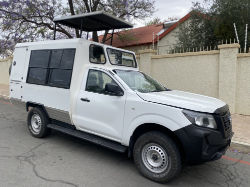 Nissan Nissan Navara Safari 7-seater 2.5 Tdi 4x4 in Namibia