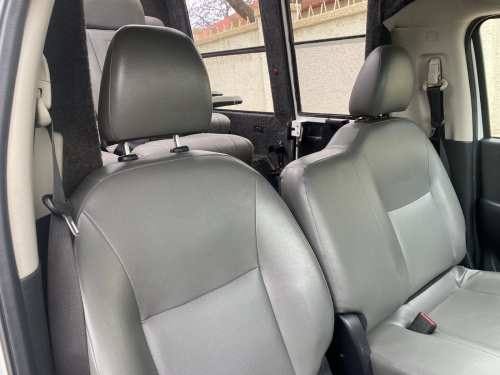 Nissan Nissan Navara Safari 7-seater 2.5 Tdi 4x4 in Namibia