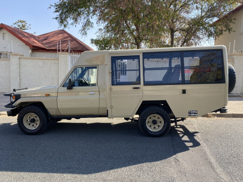 Toyota Land Cruiser 4.2 Diesel Safari 9-seater in Namibia