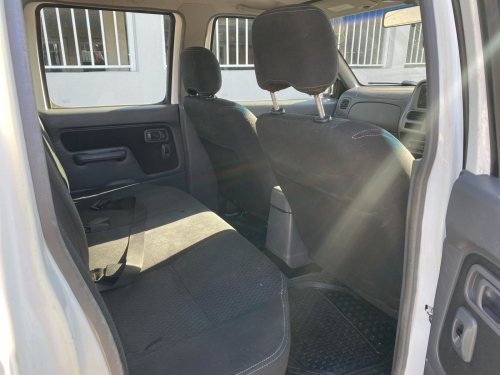 Nissan NP300 2.5  Dcab 4x4 in Namibia