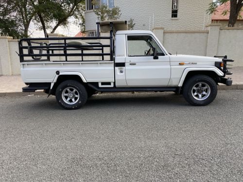 Toyota Land Cruiser 4.5 EFI Scab 4x4 in Namibia