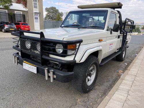 Toyota Land Cruiser 4.5 EFI Scab 4x4 in Namibia