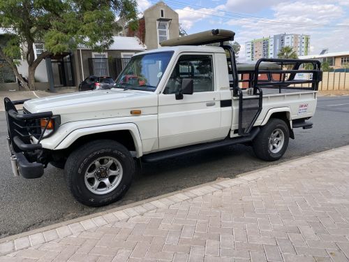 Toyota Land Cruiser 4.5 EFI Scab 4x4 in Namibia