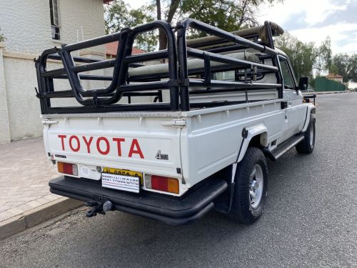 Toyota Land Cruiser 4.5 EFI Scab 4x4 in Namibia