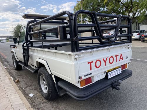 Toyota Land Cruiser 4.5 EFI Scab 4x4 in Namibia