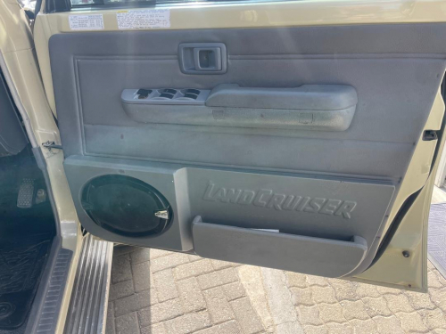 Toyota Land Cruiser 4.2 Dcab 4x4 in Namibia