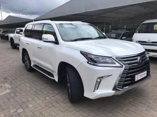 Toyota Land Cruiser Lexus LX 570 V8 in Namibia