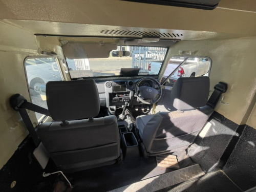 Toyota Land Cruiser 4.2 Safari 10-seater in Namibia