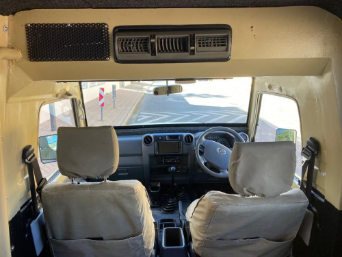 Toyota Land Cruiser 4.2 Safari 10-seater in Namibia