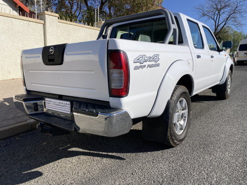 Nissan NP300 2,5Tdi Diesel Dcab 4x4 in Namibia