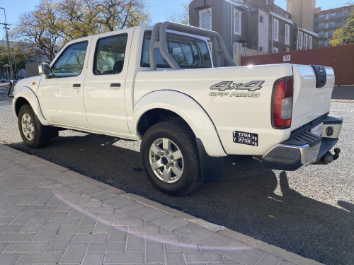 Nissan NP300 2,5Tdi Diesel Dcab 4x4 in Namibia