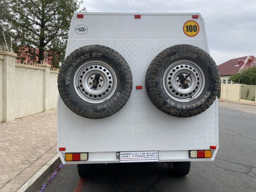 Nissan Navara Safari 7-seater 2.5 Tdi 4x4 in Namibia