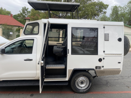 Nissan Navara Safari 7-seater 2.5 Tdi 4x4 in Namibia