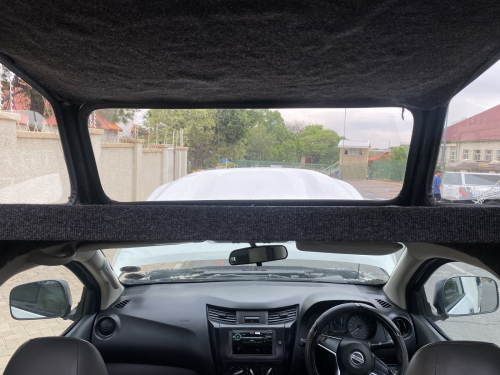 Nissan Navara Safari 7-seater 2.5 Tdi 4x4 in Namibia