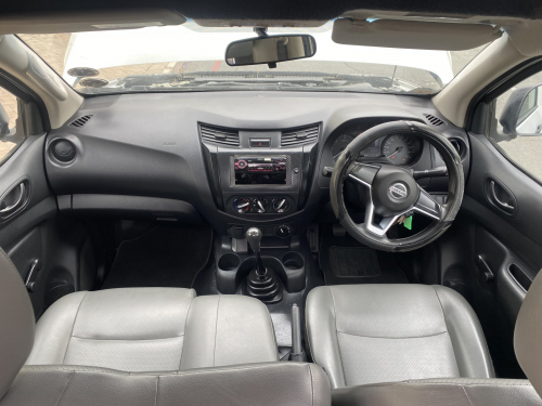 Nissan Navara Safari 7-seater 2.5 Tdi 4x4 in Namibia