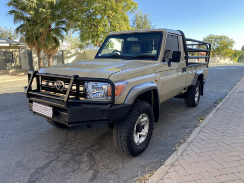 Toyota Land Cruiser 4.2 Diesel 4x4 in Namibia