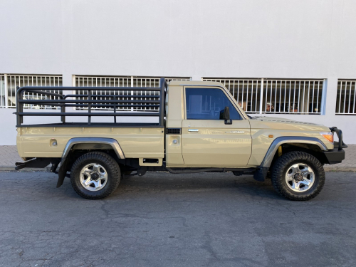 Toyota Land Cruiser 4.2 Diesel 4x4 in Namibia