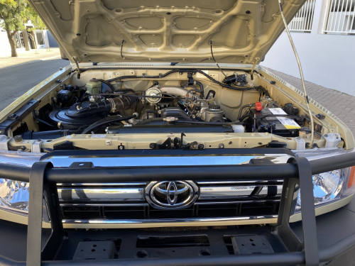 Toyota Land Cruiser 4.2 Diesel 4x4 in Namibia
