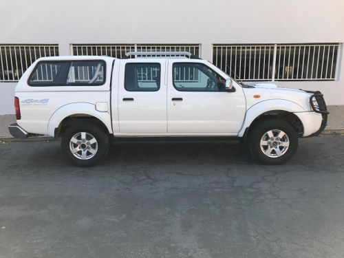 Nissan Nissan NP300 2.5 Tdi Dcab 4x4 in Namibia