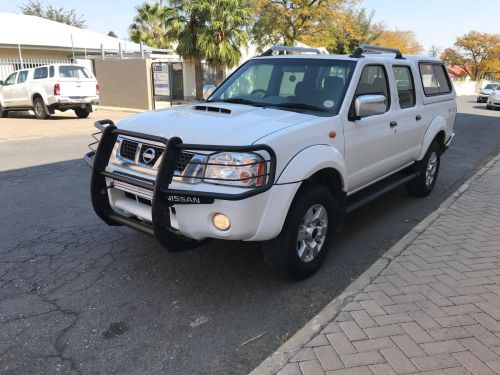 Nissan Nissan NP300 2.5 Tdi Dcab 4x4 in Namibia