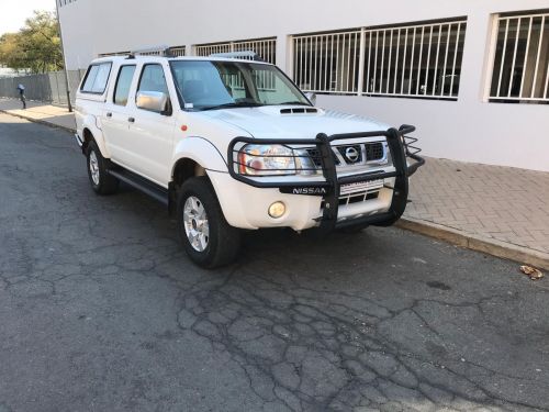 Nissan Nissan NP300 2.5 Tdi Dcab 4x4 in Namibia
