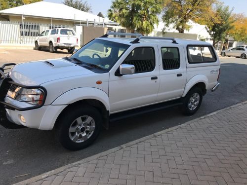 Nissan Nissan NP300 2.5 Tdi Dcab 4x4 in Namibia