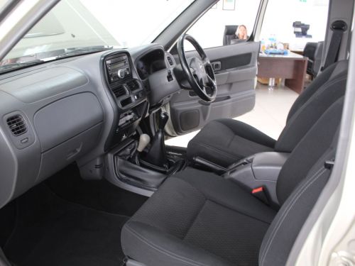 Nissan Np300 2.5 TDI Dcab 4x4 in Namibia