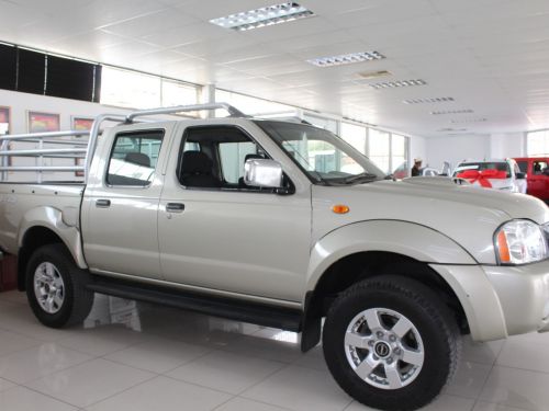 Nissan Np300 2.5 TDI Dcab 4x4 in Namibia