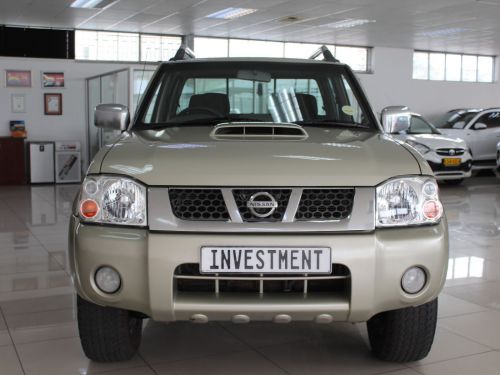 Nissan Np300 2.5 TDI Dcab 4x4 in Namibia