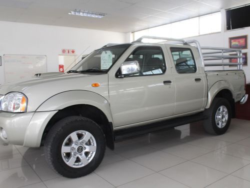 Nissan Np300 2.5 TDI Dcab 4x4 in Namibia