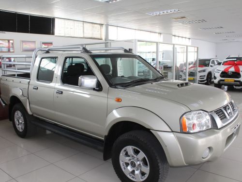 Nissan Np300 2.5 TDI Dcab 4x4 in Namibia