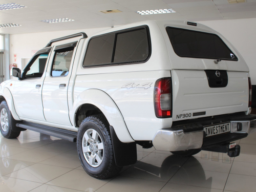 Nissan NP300 DC 4x4 in Namibia