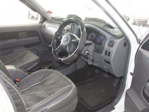 Nissan NP300 DC 4x4 in Namibia