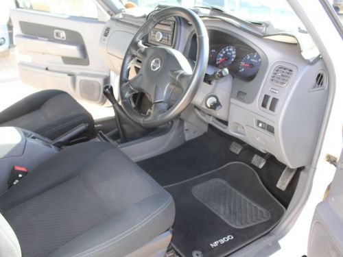 Nissan Np300 2.5 Tdi Dcab 4x4 in Namibia