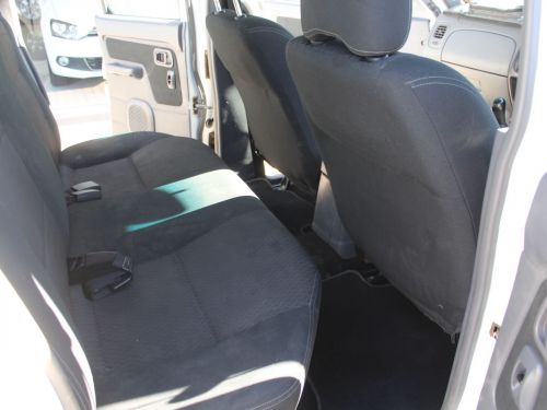 Nissan Np300 2.5 Tdi Dcab 4x4 in Namibia