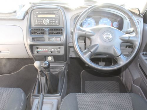 Nissan Np300 2.5 Tdi Dcab 4x4 in Namibia