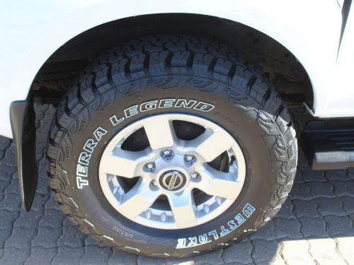 Nissan Np300 2.5 Tdi Dcab 4x4 in Namibia