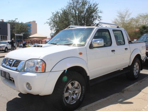 Nissan Np300 2.5 Tdi Dcab 4x4 in Namibia
