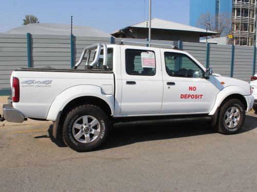 Nissan Np300 2.5 Tdi Dcab 4x4 in Namibia