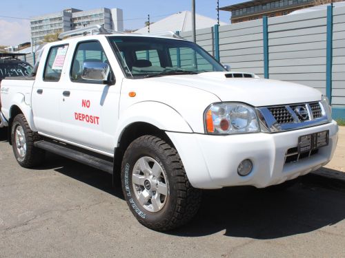 Nissan Np300 2.5 Tdi Dcab 4x4 in Namibia