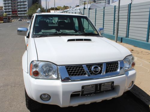 Nissan Np300 2.5 Tdi Dcab 4x4 in Namibia