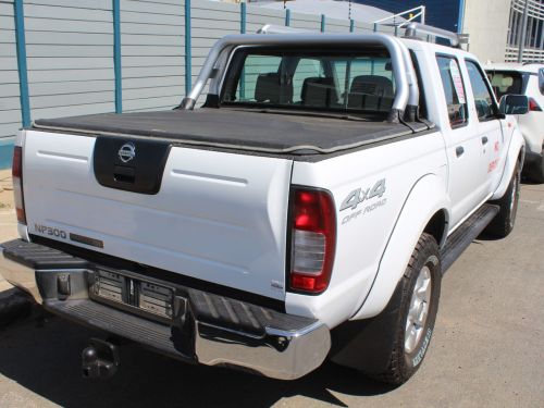 Nissan Np300 2.5 Tdi Dcab 4x4 in Namibia