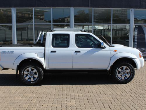 Nissan Np300 2.5 Tdi Dcab 4x4 in Namibia