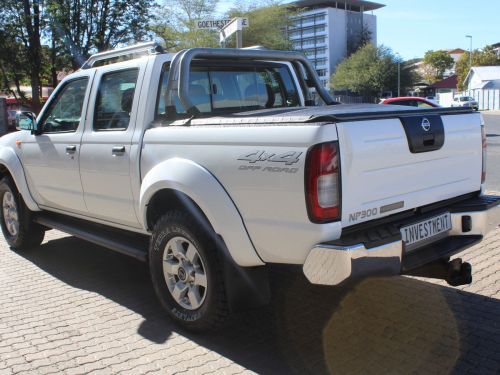 Nissan Np300 2.5 Tdi Dcab 4x4 in Namibia