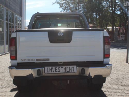 Nissan Np300 2.5 Tdi Dcab 4x4 in Namibia